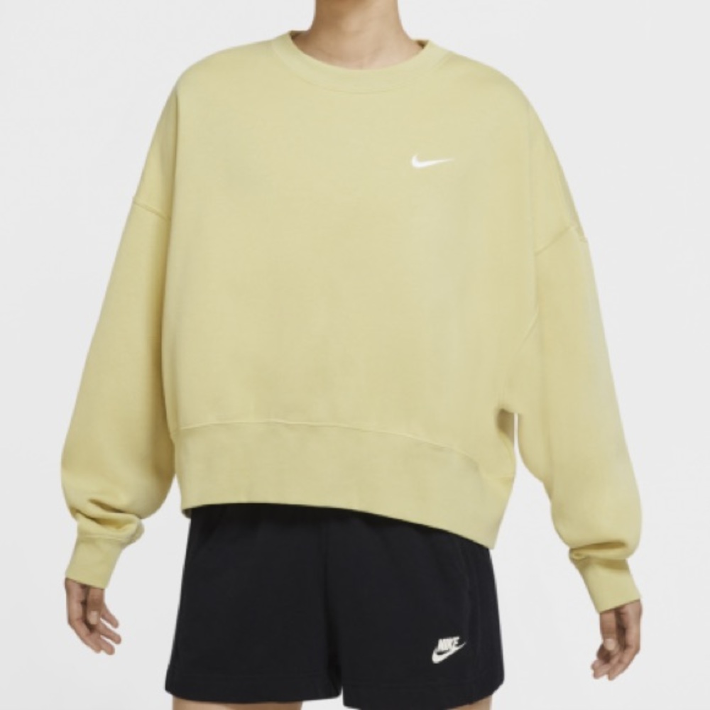*ONE DAY SALE* Nike Sportswear Essential Sweater